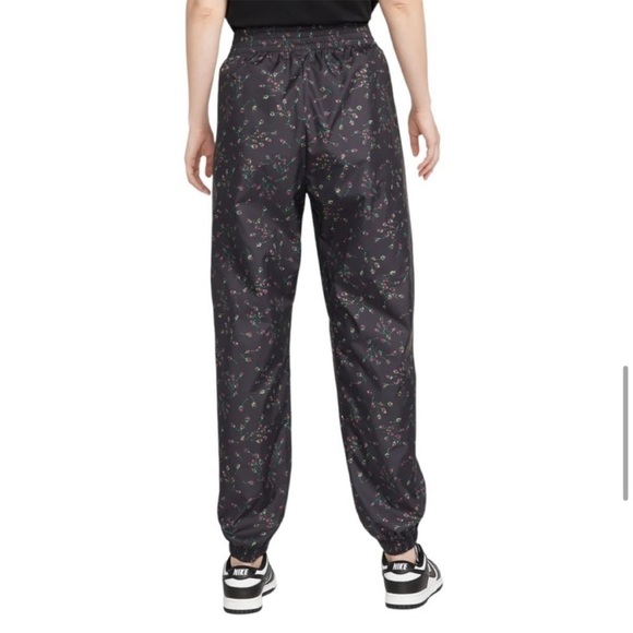 NIKE NWT ICON CLASH ROSEBUD JOGGERS - Picture 8 of 9